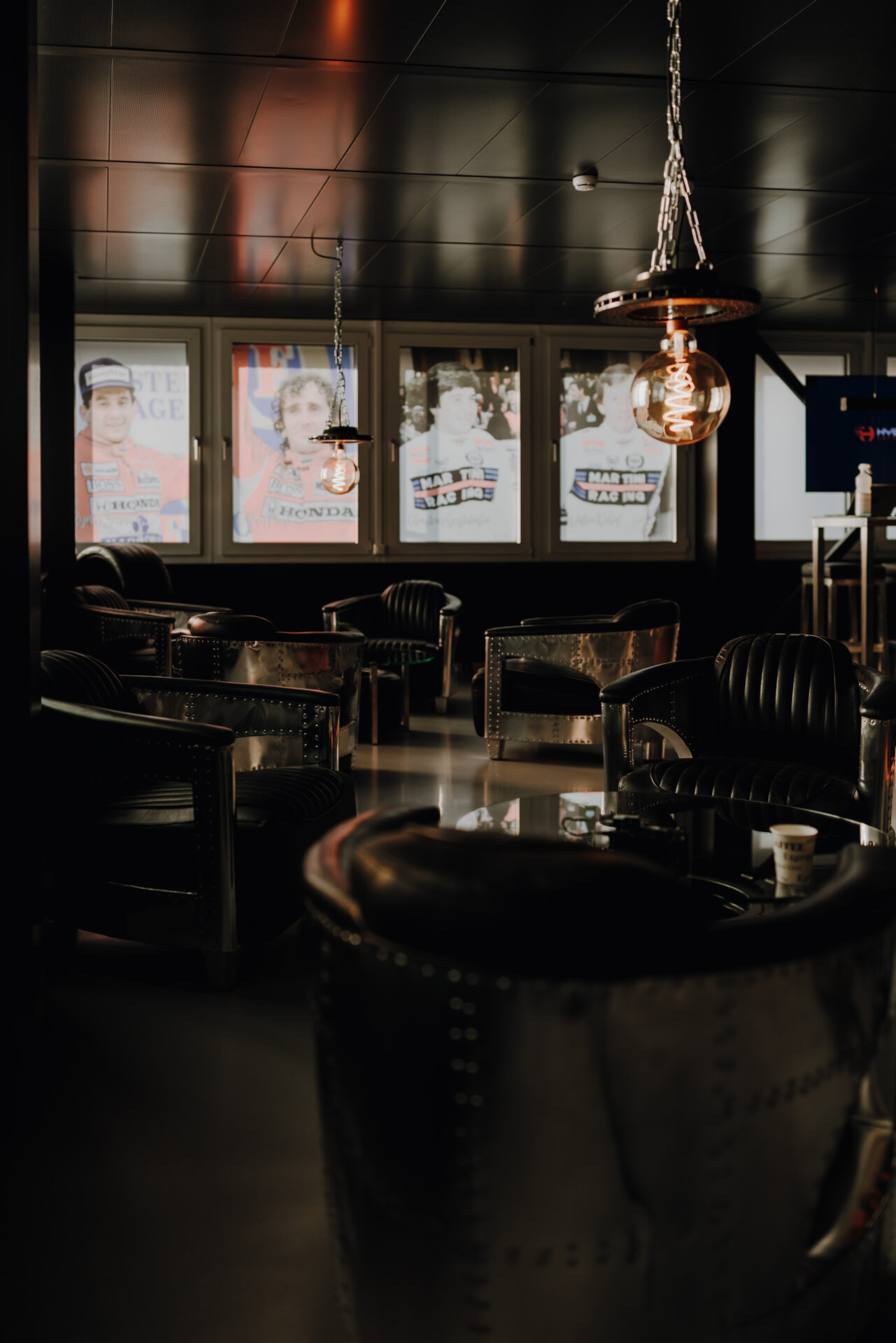 Hybracing Lounge & Bar