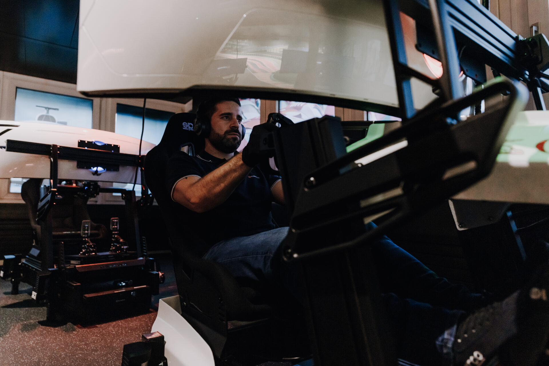 Eventbereich mit moderner Ausstattung im Hybracing Center