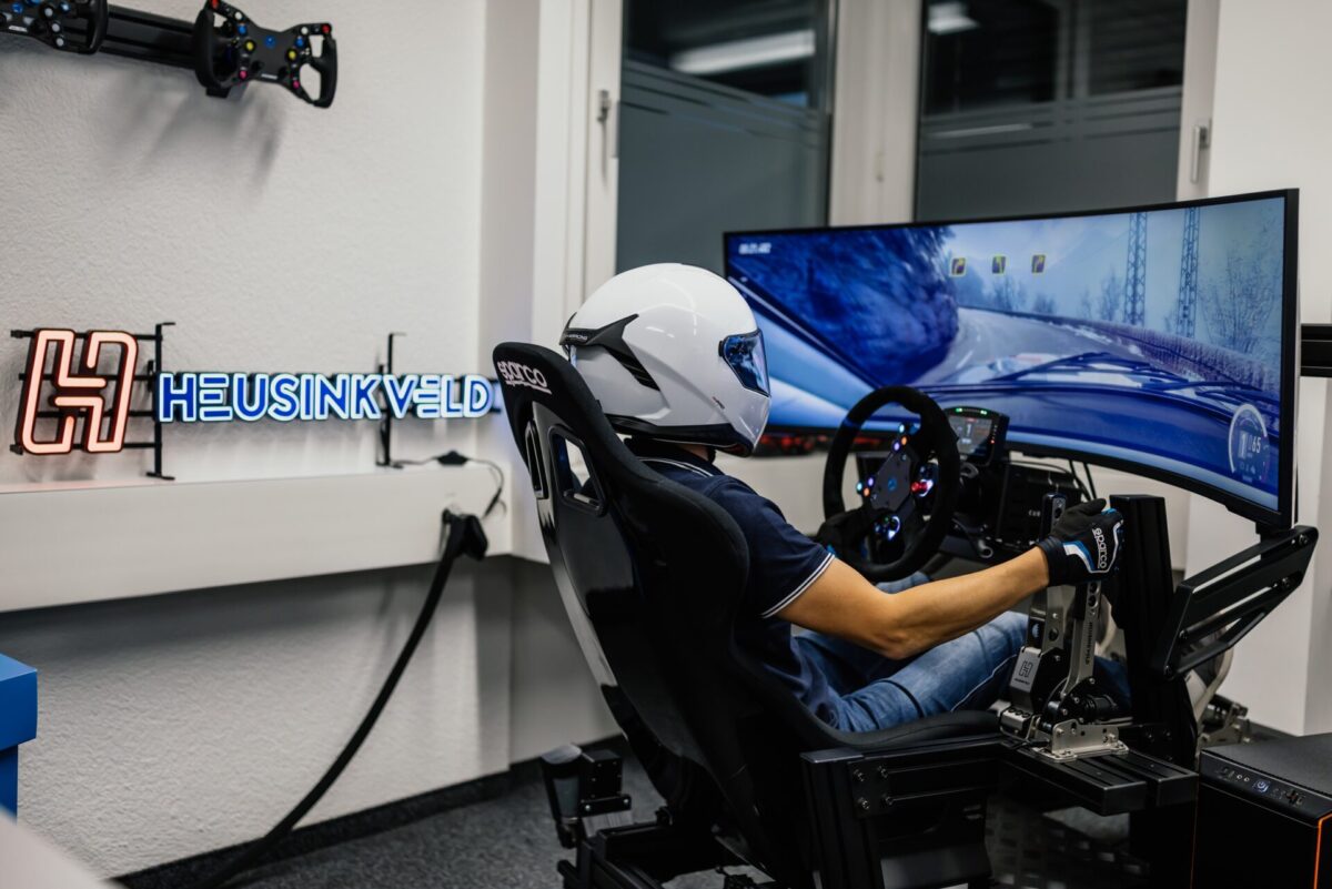 Full-Motion Racing Simulator im Hybracing Center